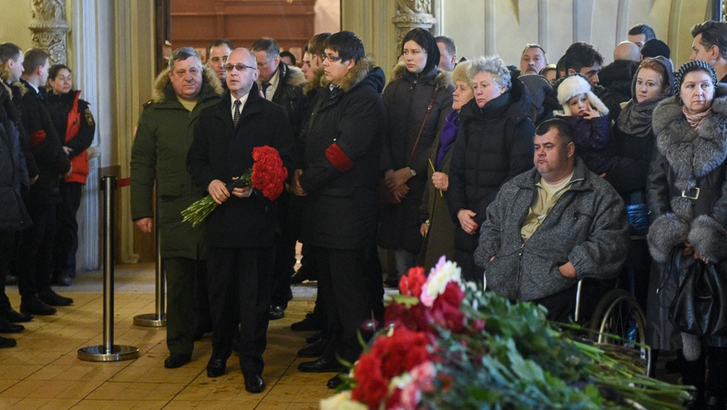 Сергей Кириенко на похоронах доктора Лизы