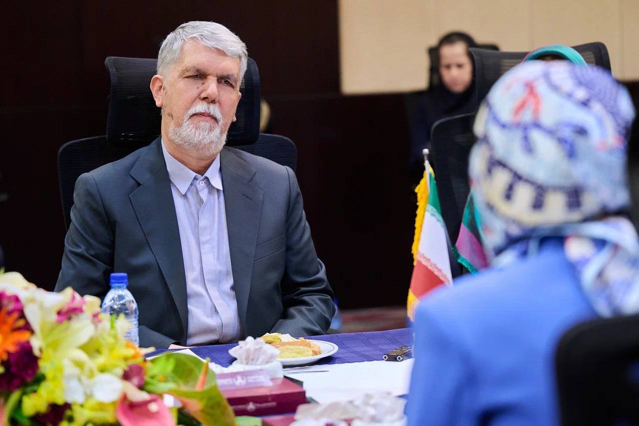 photo_5350814173577213921_y